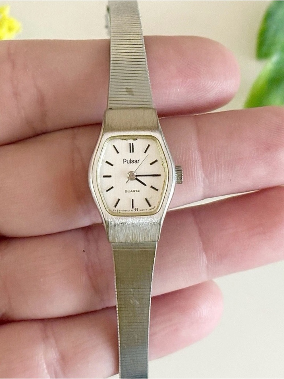 Vintage Pulsar by Seiko Ladies Silver Dainty Petit Minimalist Quartz Watch WORKS